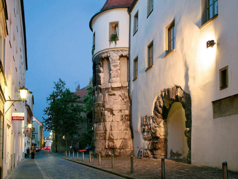 Die römische Stadtmauer der Stadt Regensburg in der heutigen Altstadt.