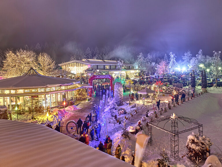 Das Festival der Lichter in der Winterzeit bei Nacht.